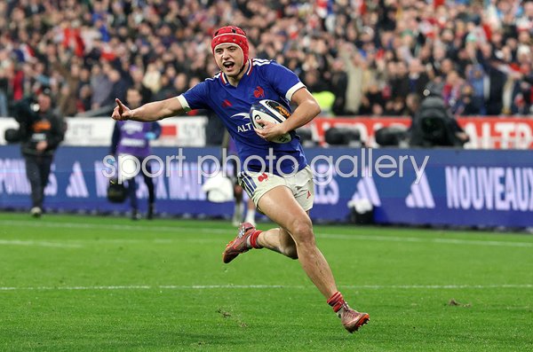 Louis Bielle-Biarrey France scores v Ireland Six Nations Paris 2026