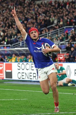 Louis Bielle-Biarrey France celebrates try v Ireland Six Nations Paris 2026