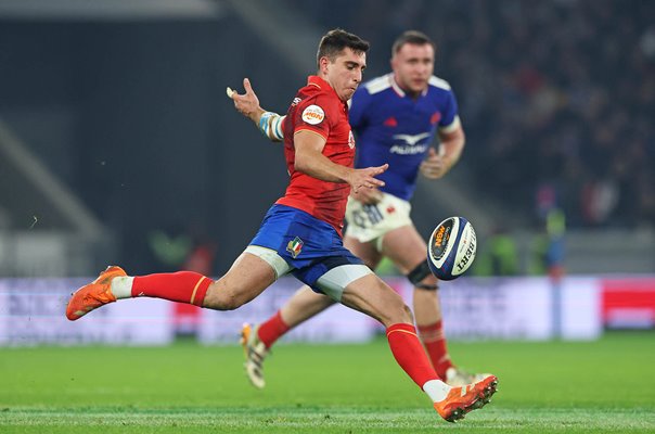 Alessandro Fusco Italy kicks v France Lille Six Nations 2026