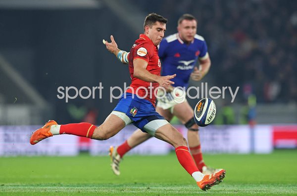 Alessandro Fusco Italy kicks v France Lille Six Nations 2026