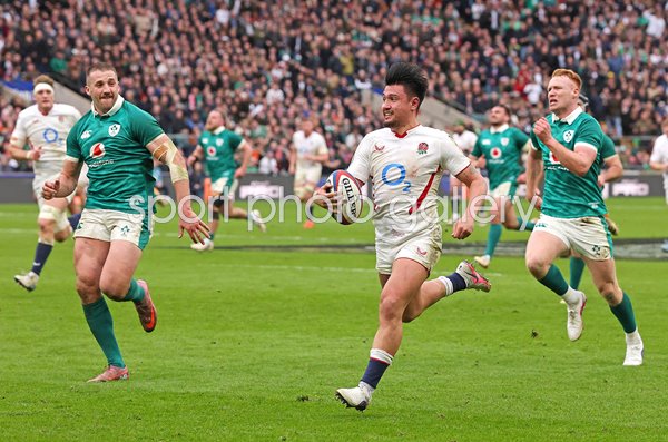 Stuart McCloskey Ireland catches Marcus Smith England Six Nations 2026