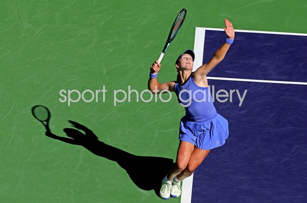 Mirra Andreeva serves to Katerina Siniakova Indian Wells 2026