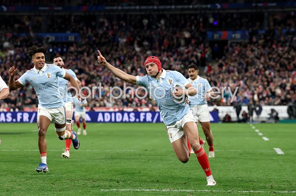 Louis Bielle-Biarrey France celebrates try v England Paris Six Nations 2026