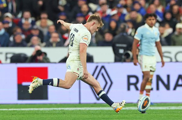 Fin Smith England penalty kick v France Paris Six Nations 2026
