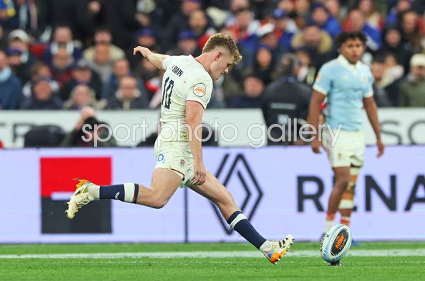 Fin Smith England penalty kick v France Paris Six Nations 2026