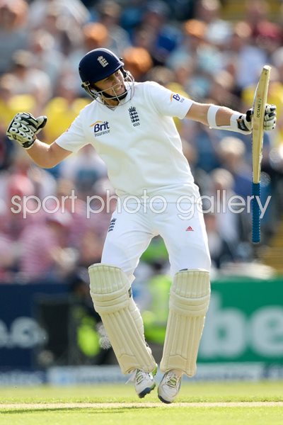 Joe Root Century England v New Zealand Headingley 2013