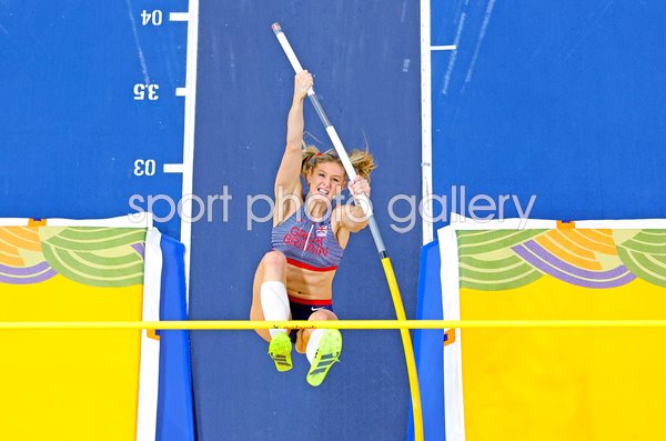 Molly Caudery Great Britain pole vault launch phase World Indoor Athletics Poland 2026