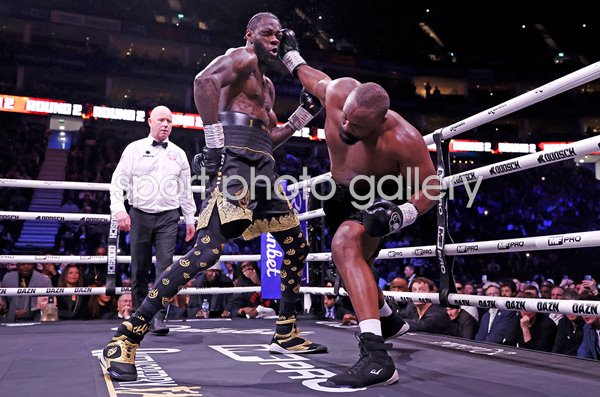 Dereck Chisora lands punch v Deontay Wilder heavyweight classic London 2026