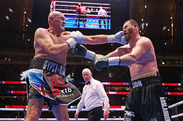 Tyson Fury punches Arslanbek Makhmudov Heavyweight boxing London 2026