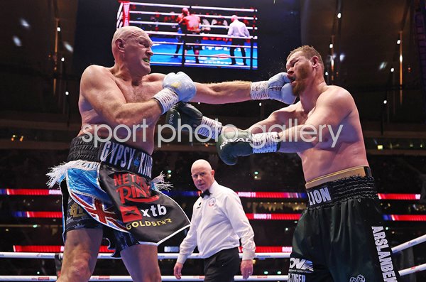 Tyson Fury punches Arslanbek Makhmudov Heavyweight boxing London 2026