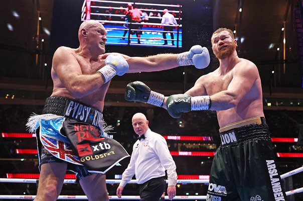 Tyson Fury punches Arslanbek Makhmudov Heavyweight fight London 2026