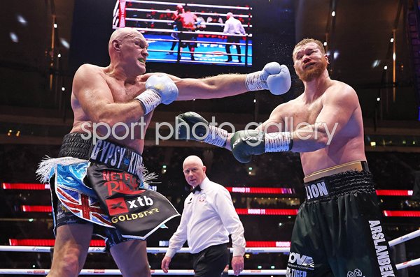 Tyson Fury punches Arslanbek Makhmudov Heavyweight fight London 2026