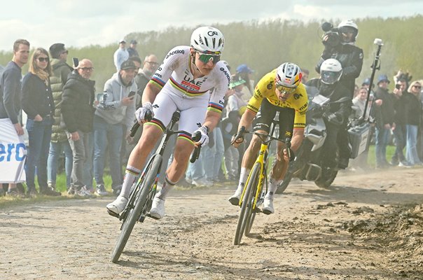 Tadej Pogacar & Wout van Aert breakaway Paris-Roubaix 2026