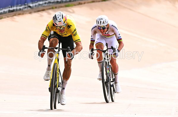 Wout van Aert Belgium beats Tadej Pogacar Slovenia Paris-Roubaix 2026