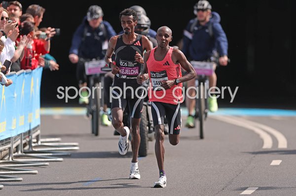 Sabastian Sawe Kenya leads Yomif Kejelcha Ethiopia London Marathon 2026