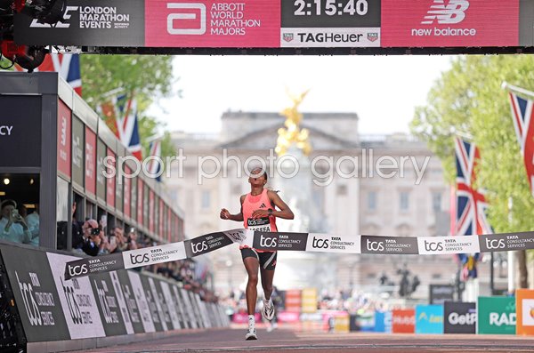 Tigst Assefa Ethiopia wins in World Record time London Marathon 2026