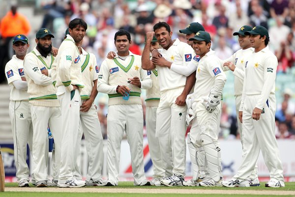 Wahab Riaz of Pakistan celebrates with his team