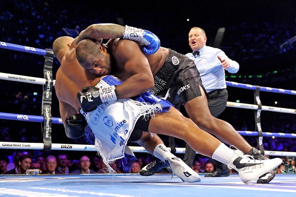 Fabio Wardley battles with Daniel Dubois WBO World Heavyweight Boxing Manchester 2026
