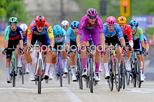 Paul Magnier France points leader wins Stage 3 Giro d'Italia 2026