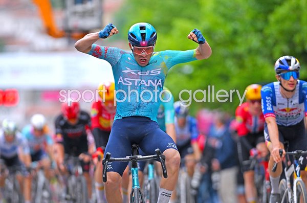 Guillermo Thomas Silva wins Stage 2 Giro d'Italia 2026