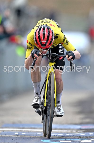 Jonas Vingegaard Denmark Finish Line Stage 7 Giro d'Italia 2026