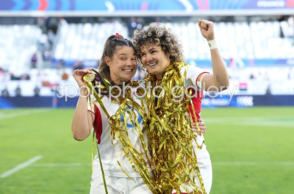 Jess Breach & Ellie Kildunne England celebrate Women's Six Nations Grand Slam 2026