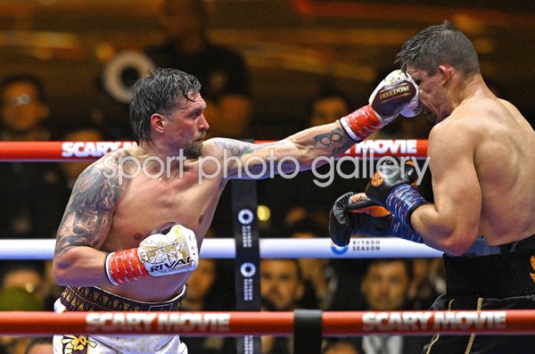 Oleksandr Usyk Ukraine punches Rico Verhoeven Netherlands Cairo Egypt 2026