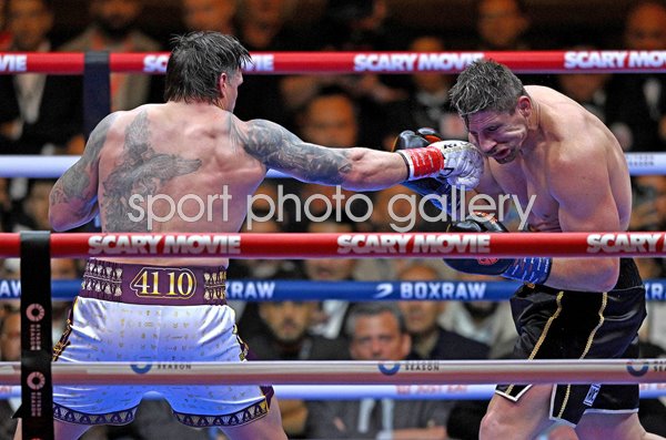 Oleksandr Usyk lands punch v Rico Verhoeven Cairo Egypt 2026