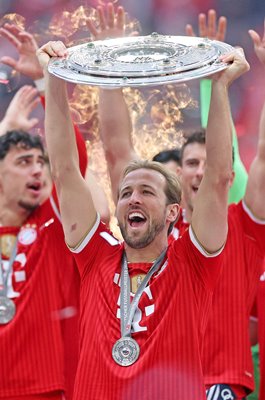 Harry Kane Bayern Munich lifts Bundesliga Meisterschale 2026