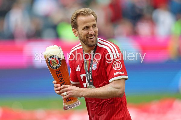 Harry Kane Bayern Munich celebrates Bundesliga title win 2026