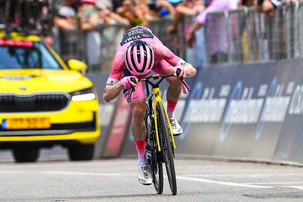 Jonas Vingegaard Denmark finish line Stage 16 win Giro d'Italia 2026 