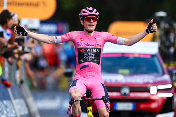 Jonas Vingegaard Denmark celebrates Stage 16 win Giro d'Italia 2026 