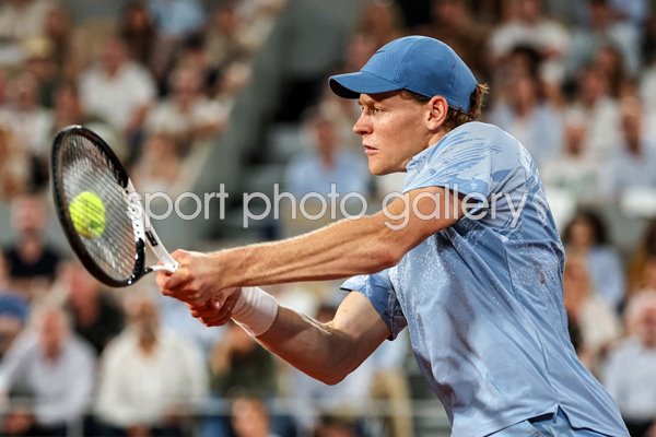 Jannik Sinner Italy backhand focus French Open Paris 2026
