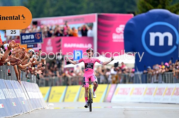 Jonas Vingegaard Denmark celerates Stage 20 win Giro d'Italia 2026