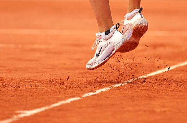Aryna Sabalenka serves French Open clay Paris 2026