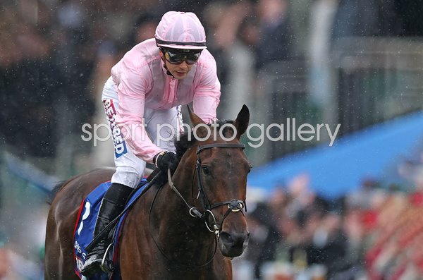 Ronan Whelan celebrates riding Christmas Day to win The Derby Epsom 2026