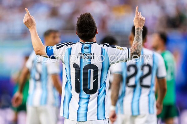 Lionel Messi Argentina v Algeria celebrates first goal World Cup 2026 Kansas.