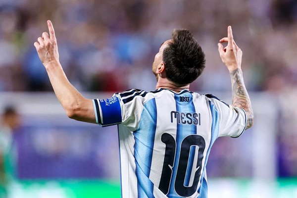 Lionel Messi Argentina v Algeria celebrates second goal World Cup 2026 Kansas.