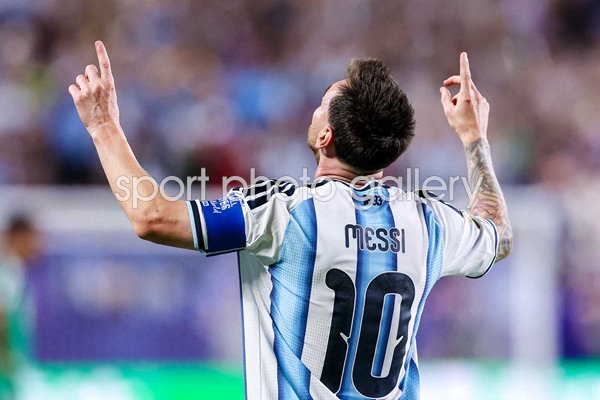 Lionel Messi Argentina v Algeria celebrates second goal World Cup 2026 Kansas.
