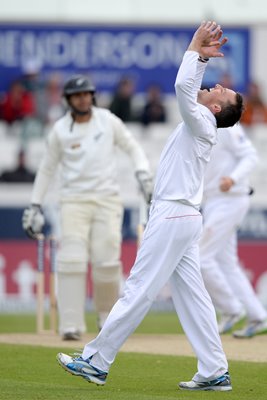 Graeme Swann bowls Ross Taylor Headingley 2013