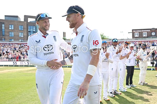 Joe Root greets Ben Stokes England guard of honour v New Zealand 2026