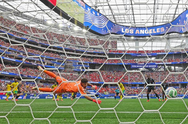 Stephen Eustaquio Canada scores winning goal v South Africa Last 32 World Cup 2026