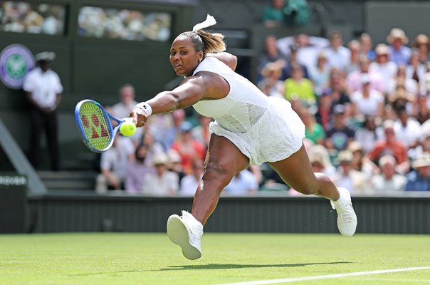 Taylor Townsend USA backhand v Iga Swiatek Wimbledon 2026