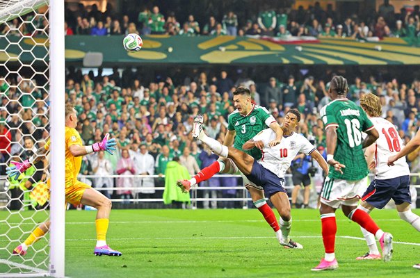 Jude Bellingham England blocks Cesar Montes chance v Mexico Last 16 World Cup 2026