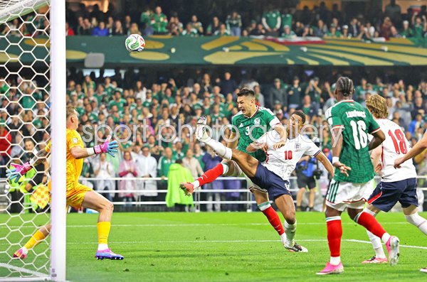 Jude Bellingham England blocks Cesar Montes chance v Mexico Last 16 World Cup 2026