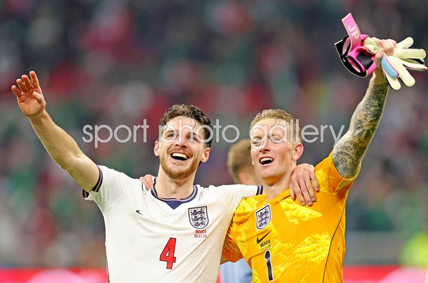 Declan Rice & Jordan Pickford England celebrate win v Mexico Last 16 World Cup 2026