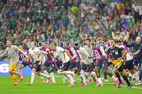 England players celebrate final whistle v Mexico Last 16 Azteca Stadium World Cup 2026