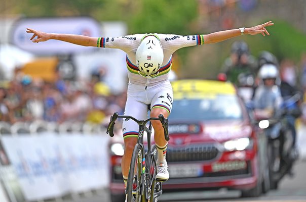Tadej Pogacar Slovenia trademark celebration Stage 6 Tour de France 2026