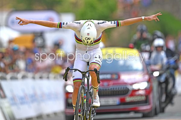 Tadej Pogacar Slovenia trademark celebration Stage 6 Tour de France 2026