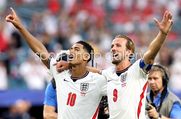Jude Bellingham & Harry Kane England celebrate win v Norway World Cup 2026